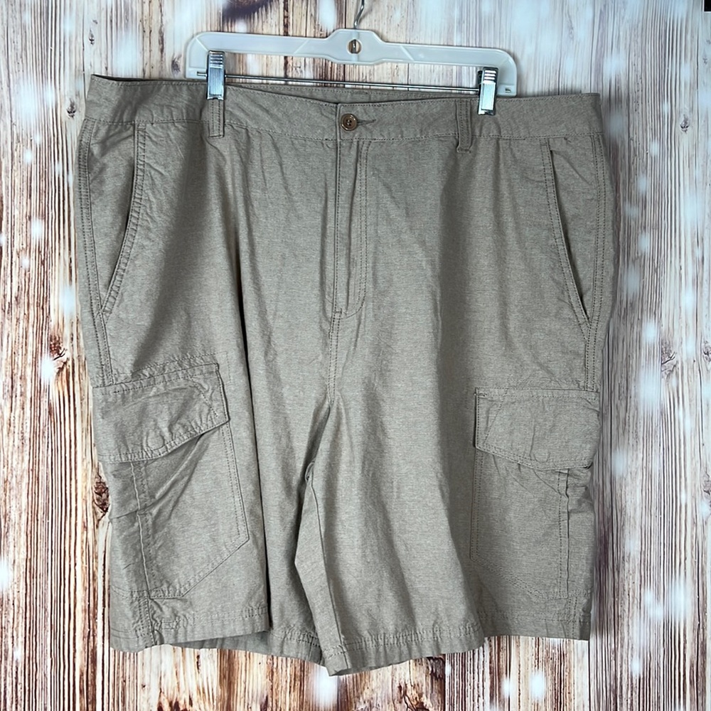 Men’s Izod Sand Colored Classic Fit Cargo Flat Front Shorts 44